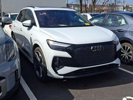 2025 Audi Q4 e-tron Premium Plus 55 quattro