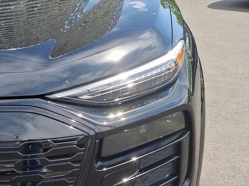 2025 Audi Q6 e-tron Premium Plus quattro