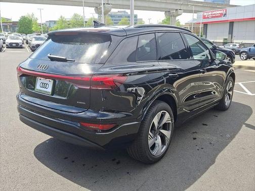 2025 Audi Q6 e-tron Premium Plus quattro