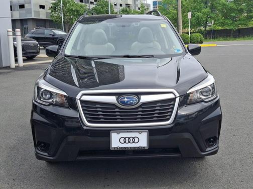 Crystal Black Silica 2019 Subaru Forester Premium