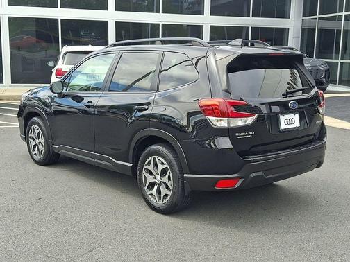 Crystal Black Silica 2019 Subaru Forester Premium