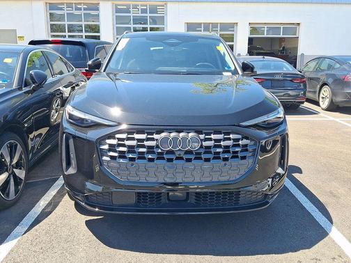 Black Metallic 2025 Audi Q5 Premium Plus TFSI quattro S tronic