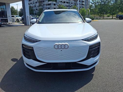 2025 Audi Q6 e-tron Premium Plus quattro