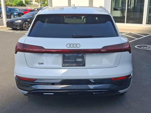 2024 Audi Q8 e-tron Premium Plus
