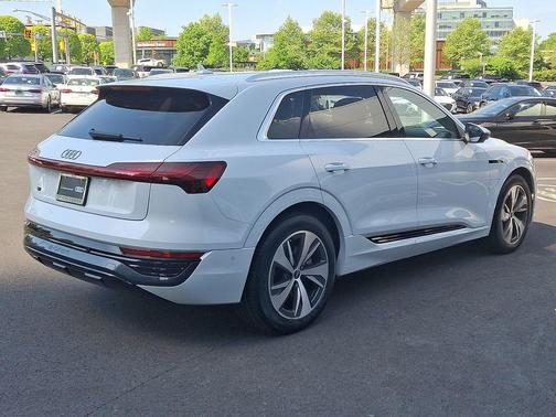 2024 Audi Q8 e-tron Premium Plus