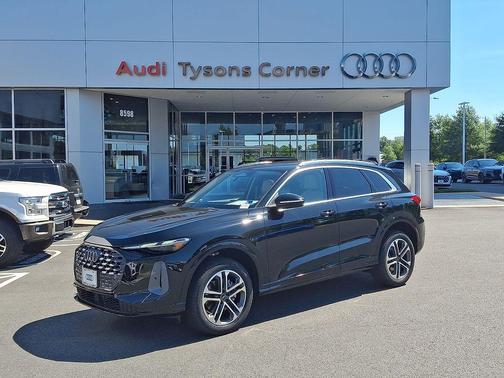 Mythos Black Metallic 2026 Audi Q5 Premium TFSI quattro S tronic