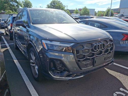 Daytona Gray Pearl 2026 Audi Q7 55 Prestige