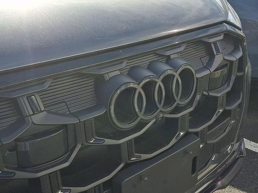 Daytona Gray Pearl 2026 Audi Q7 55 Prestige