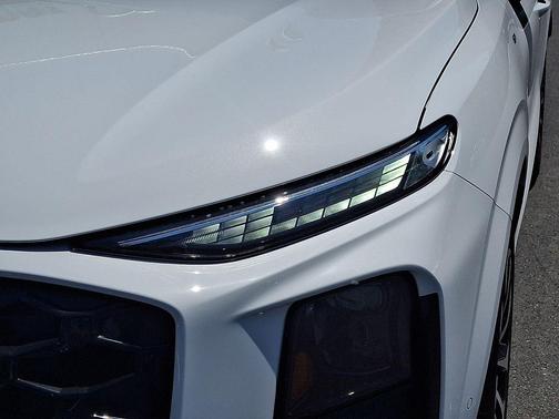 Glacier White Metallic 2026 Audi Q3 TFSI quattro S tronic