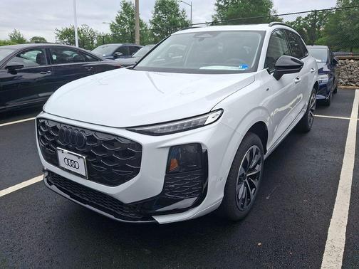 Glacier White Metallic 2026 Audi Q3 TFSI quattro S tronic