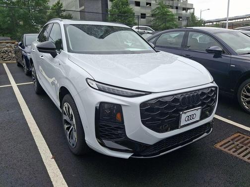 Glacier White Metallic 2026 Audi Q3 TFSI quattro S tronic