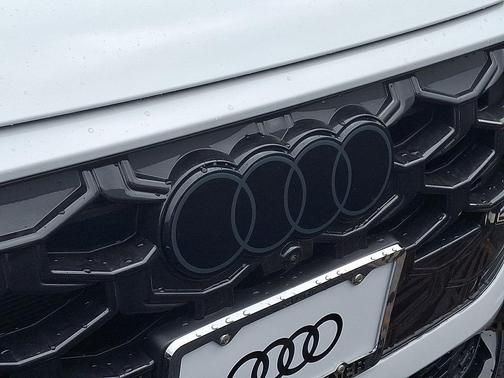 Glacier White Metallic 2026 Audi Q3 TFSI quattro S tronic