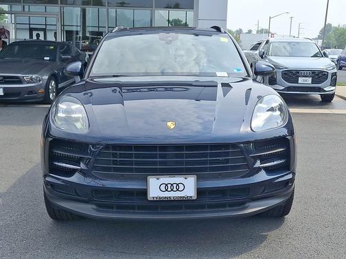 Jet Black Metallic 2020 Porsche Macan S