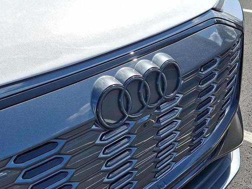 2025 Audi SQ6 e-tron Prestige quattro