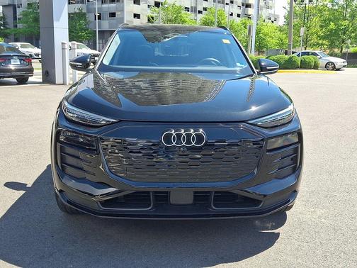 Mythos Black Metallic 2025 Audi Q6 e-tron Premium Plus quattro