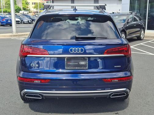 Navarra Blue Metallic 2023 Audi Q5 45 S line Prestige