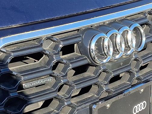 Navarra Blue Metallic 2023 Audi Q5 45 S line Prestige