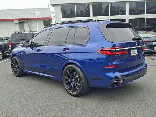Marina Bay Blue Metallic 2023 BMW X7 M60i