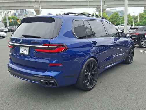 Marina Bay Blue Metallic 2023 BMW X7 M60i