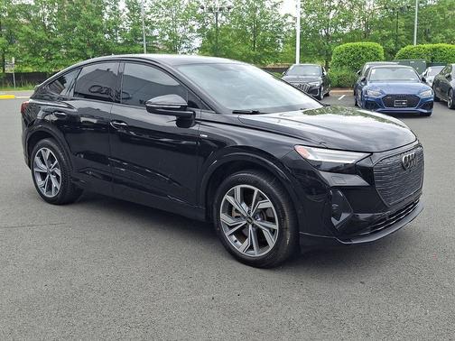 Mythos Black Metallic 2023 Audi Q4 e-tron Prestige 50 quattro