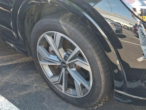 Mythos Black Metallic 2023 Audi Q4 e-tron Prestige 50 quattro