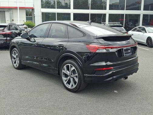 Mythos Black Metallic 2023 Audi Q4 e-tron Prestige 50 quattro