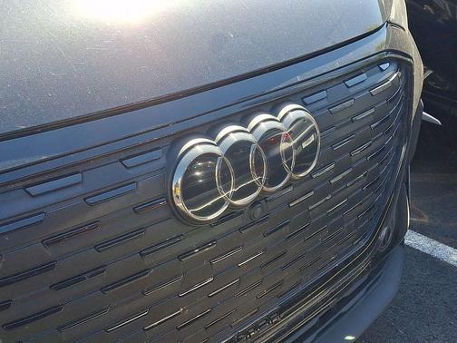 Mythos Black Metallic 2023 Audi Q4 e-tron Prestige 50 quattro