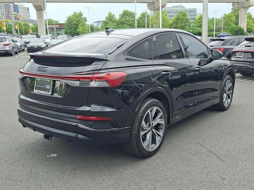 Mythos Black Metallic 2023 Audi Q4 e-tron Prestige 50 quattro