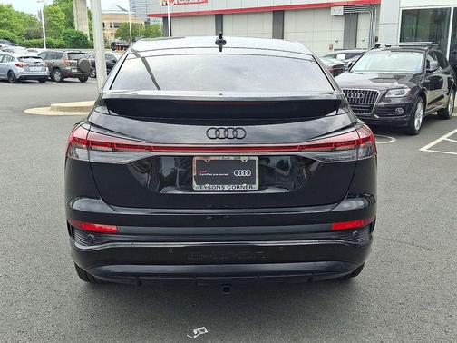Mythos Black Metallic 2023 Audi Q4 e-tron Prestige 50 quattro