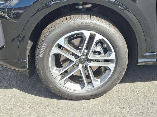 2025 Audi Q5 Premium