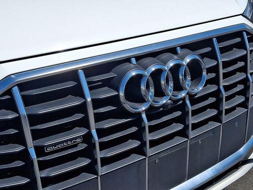 Carrara White 2021 Audi Q7 55 Premium Plus
