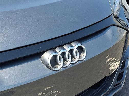 Daytona Gray Pearl Effect 2023 Audi e-tron GT Premium Plus quattro