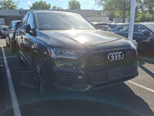 Mythos Black Metallic 2024 Audi Q7 55 Premium Plus