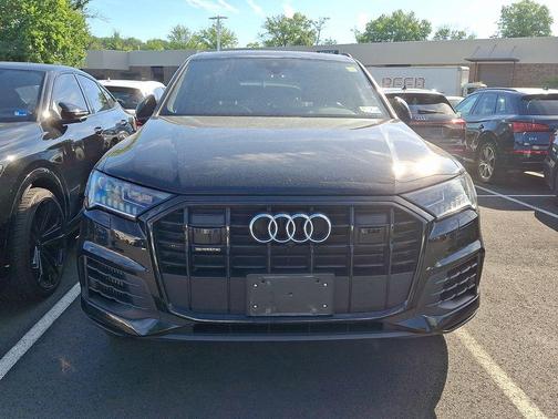 Mythos Black Metallic 2024 Audi Q7 55 Premium Plus