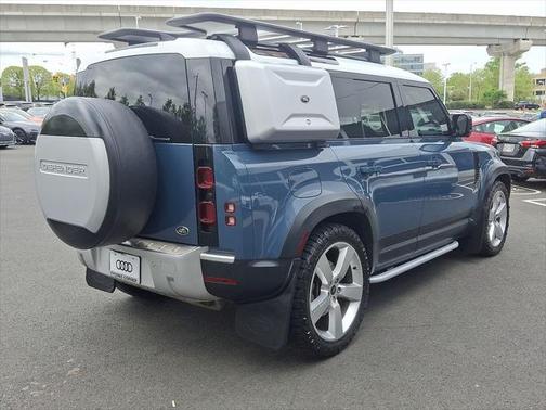 2022 Land Rover Defender 110 SE