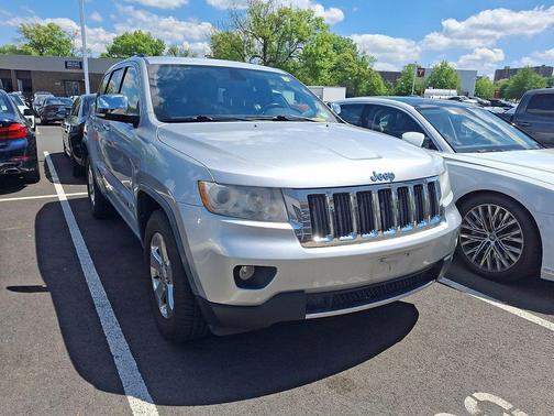 Bright Silver Metallic Clearcoat 2011 Jeep Grand Cherokee Limited