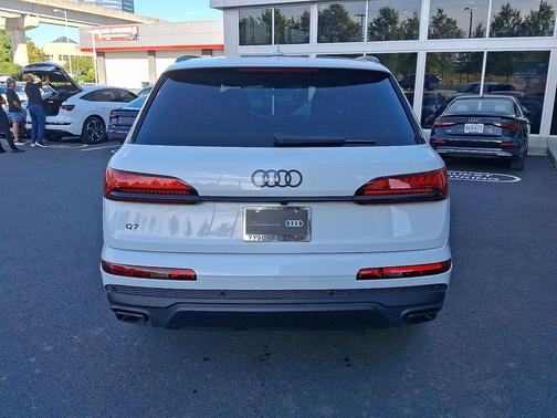 2025 Audi Q7 45 Premium Plus