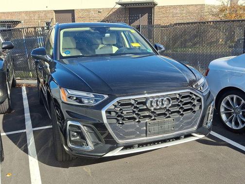 2023 Audi Q5 45 S line Premium