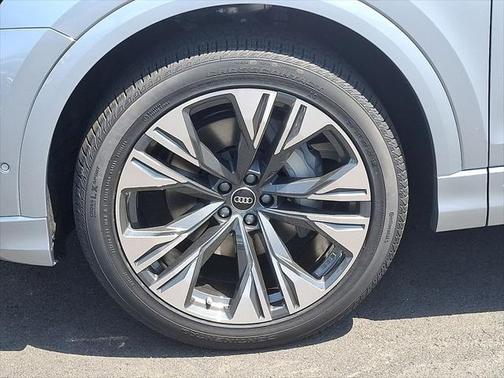 2025 Audi Q8 55 Premium Plus