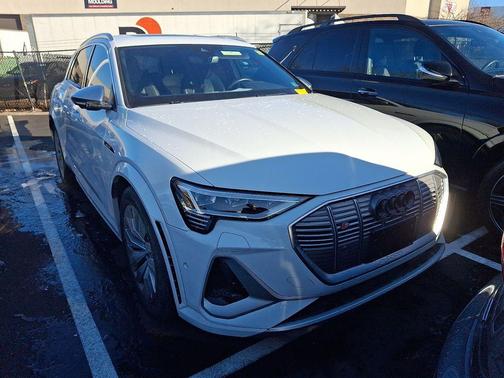 2022 Audi e-tron S Premium Plus