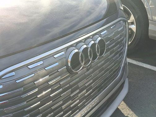 Mythos Black Metallic 2023 Audi Q4 e-tron Prestige 50 quattro
