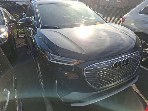 Mythos Black Metallic 2023 Audi Q4 e-tron Prestige 50 quattro