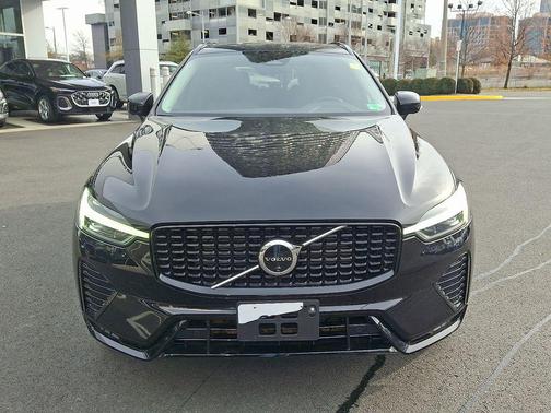 2024 Volvo XC60 B5 Plus Dark Theme