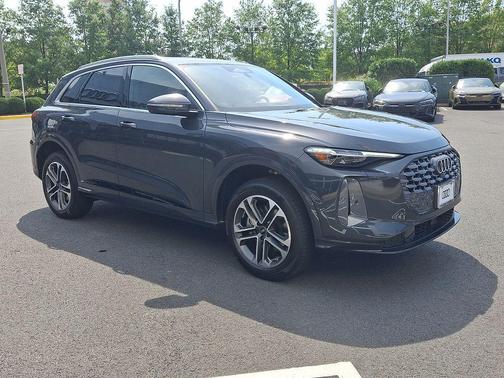 Tambora Gray Metallic 2026 Audi Q5 Premium Plus TFSI quattro S tronic