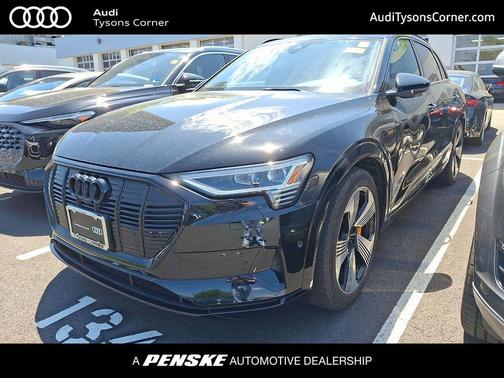 Mythos Black Metallic 2022 Audi e-tron Premium Plus SUV