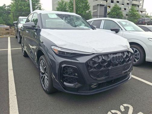 Tambora Gray Metallic 2026 Audi Q5 Premium Plus