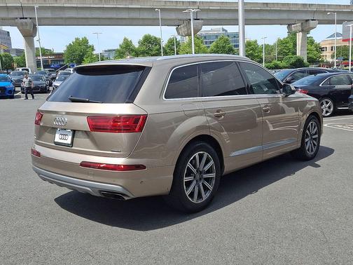 Cobra Beige Metallic 2019 Audi Q7 55 Premium Plus