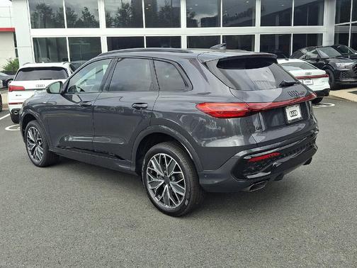 Tambora Gray Metallic 2026 Audi Q5 Premium Plus TFSI quattro S tronic
