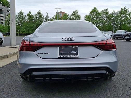 Florett Silver Metallic 2022 Audi e-tron GT Prestige