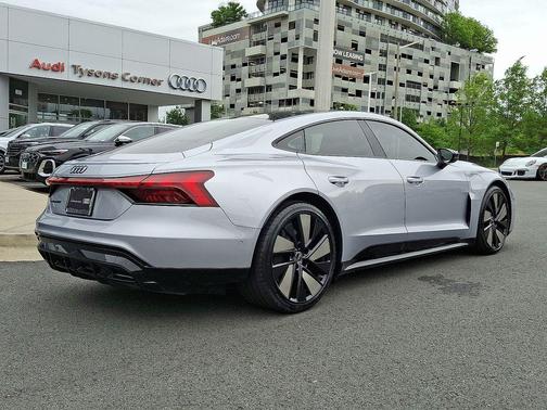 Florett Silver Metallic 2022 Audi e-tron GT Prestige